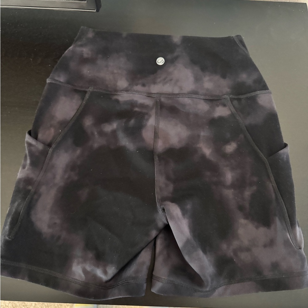 CRZ YOGA Black Tie Dye Flowers Butterluxe pocket shorts 5”